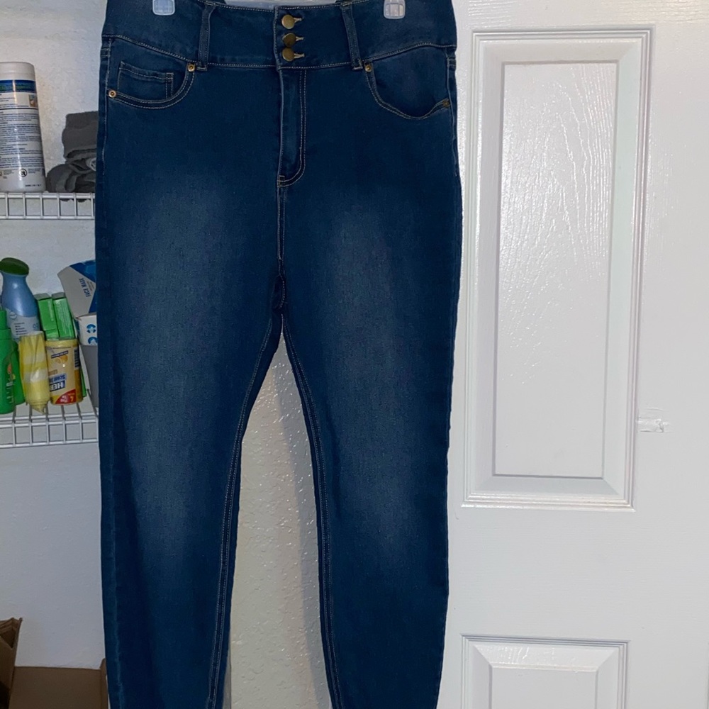 3 Button Design Jean